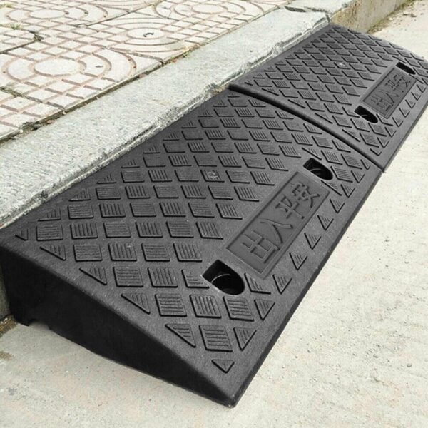 33187b50-6fa6-40fa-8f0f-b296282200e3-1.jpg UK ONLY - Vehicle Slope Ramp Universal Heavy Duty Rubber Kerb Ramps Car Bikes Threshold